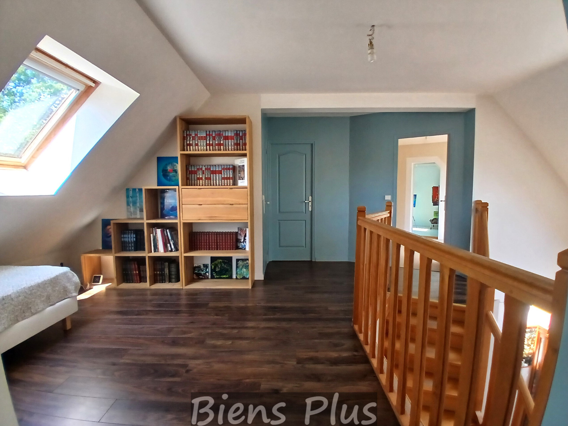 Maison de 159 m² sur un terrain de 2300m² environ.