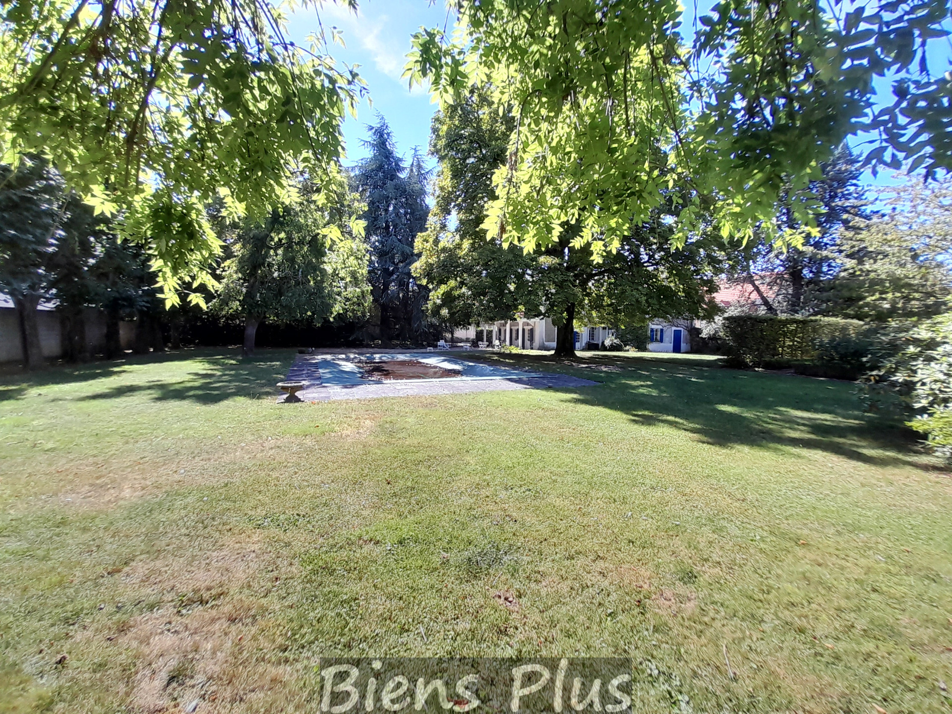 Propriété du 19ème avec piscine et parc arboré