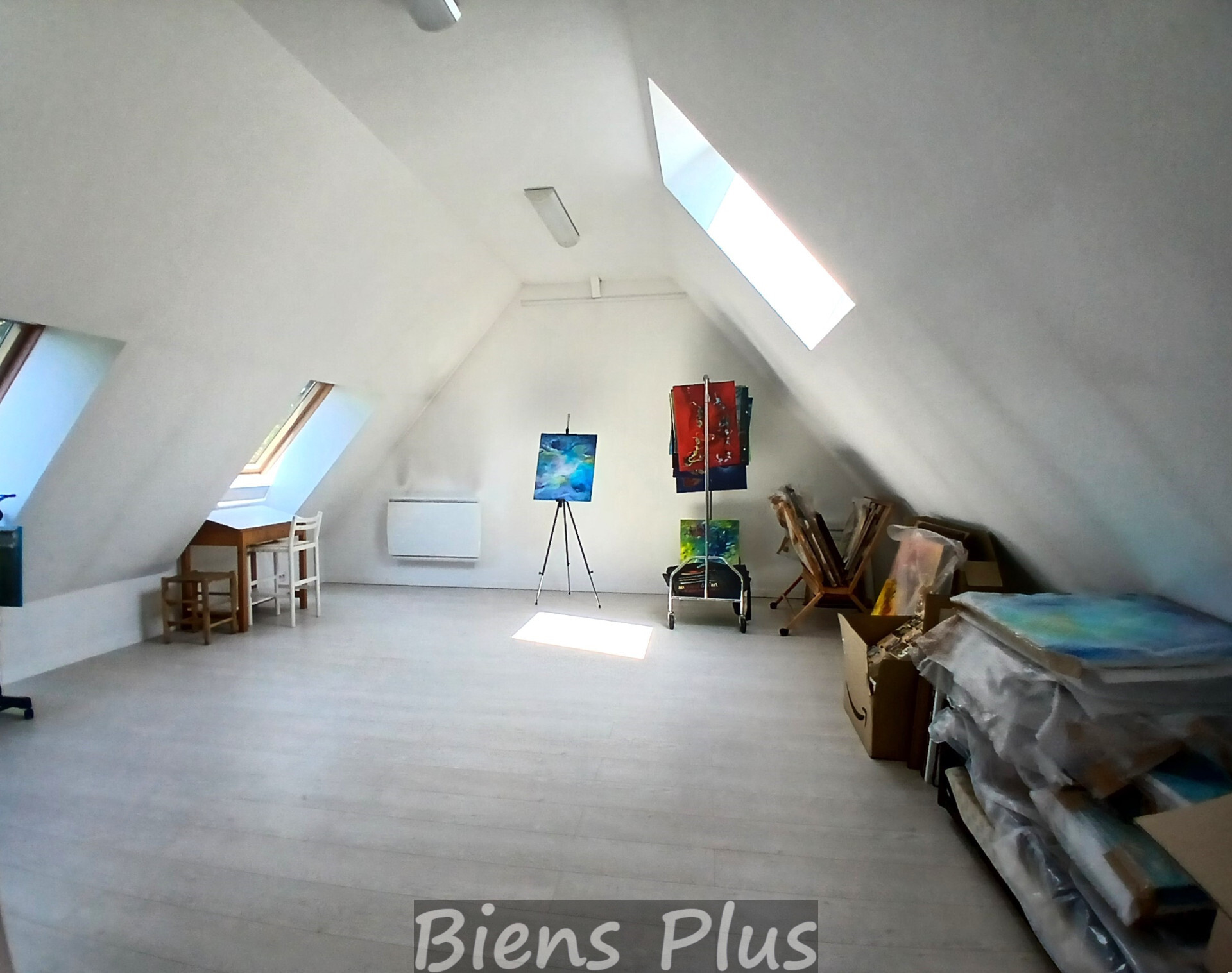 Maison de 159 m² sur un terrain de 2300m² environ.