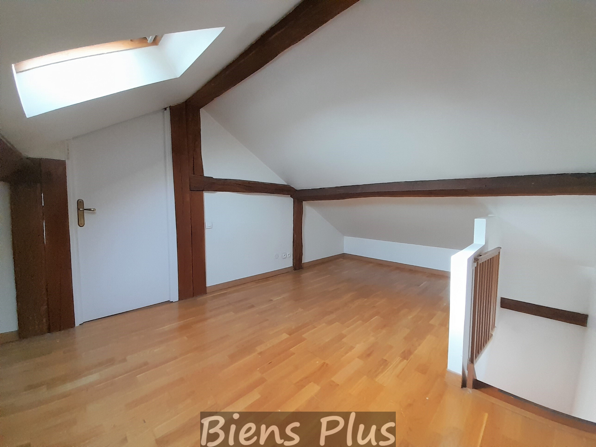 Beau duplex - 3 pièces - 2 PKG