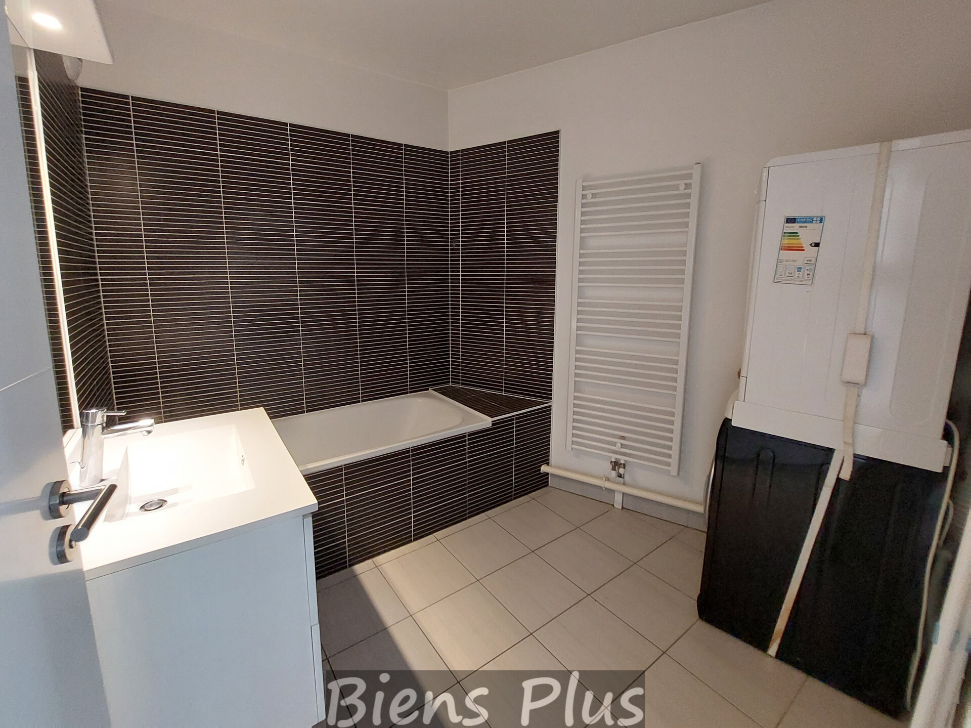 Appartement de 3 Pièces - 57.84 m² - Box - Parking