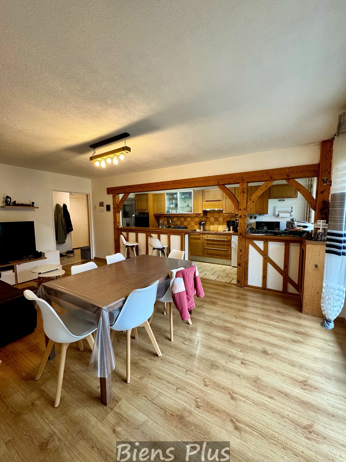 Appartement 96 m2 / 5 pièces / parking sous-sol / Cave