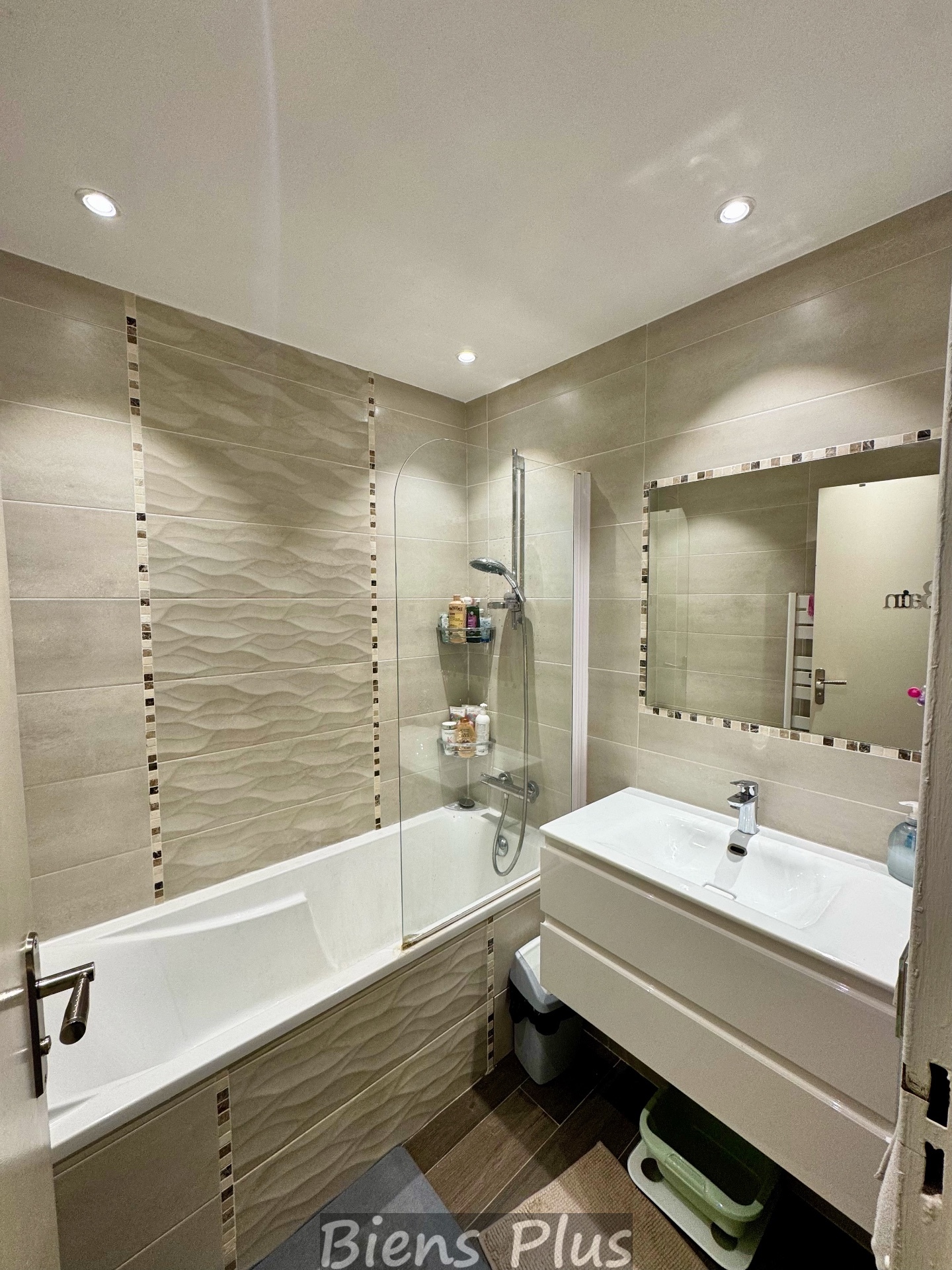 Appartement 96 m2 / 5 pièces / parking sous-sol / Cave