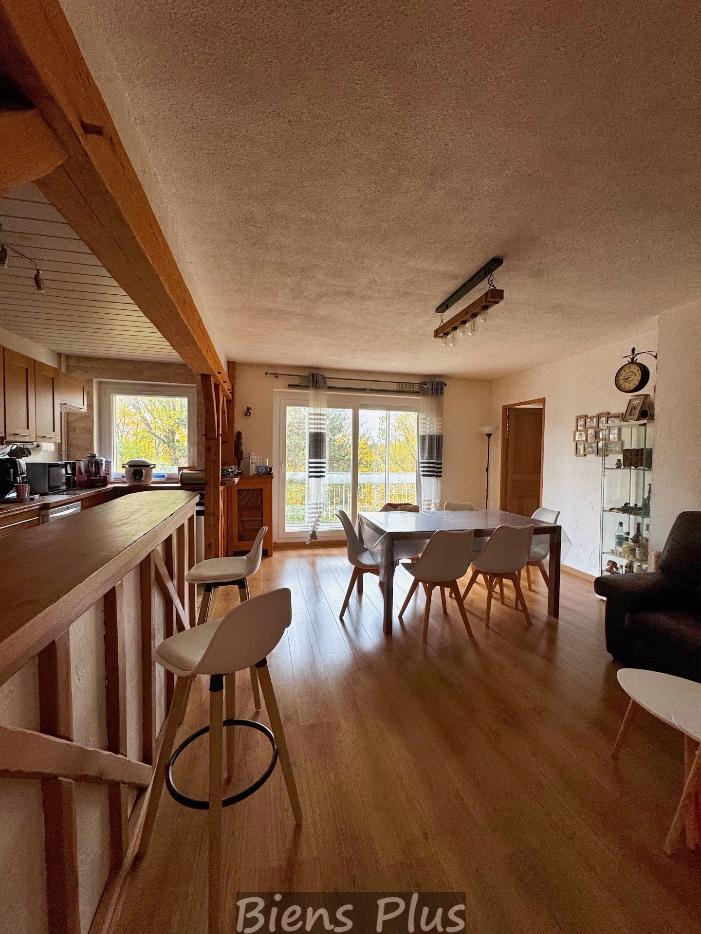 Appartement 96 m2 / 5 pièces / parking sous-sol / Cave