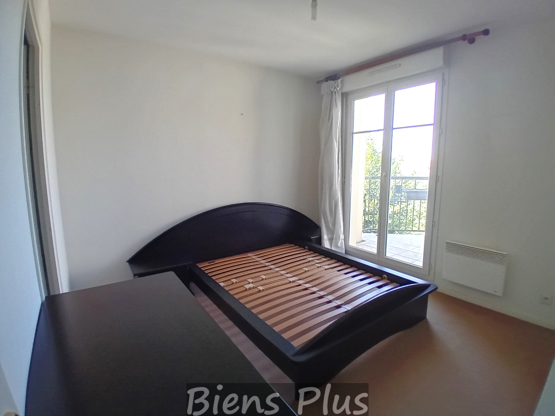 2 Pièces Coignieres + box + parking + balcon