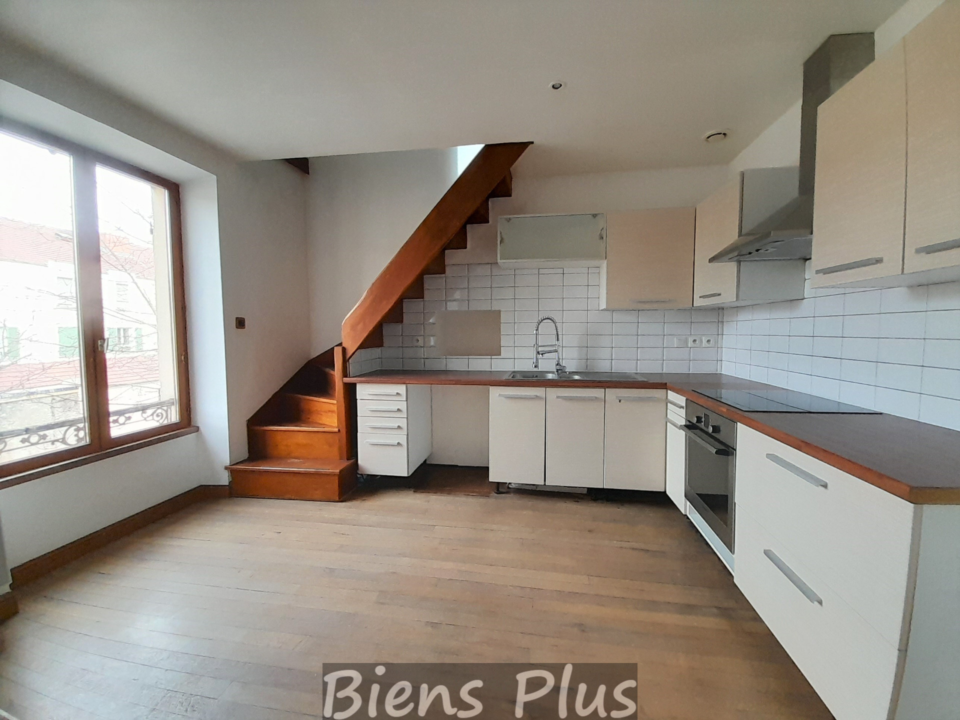 Beau duplex - 3 pièces - 2 PKG