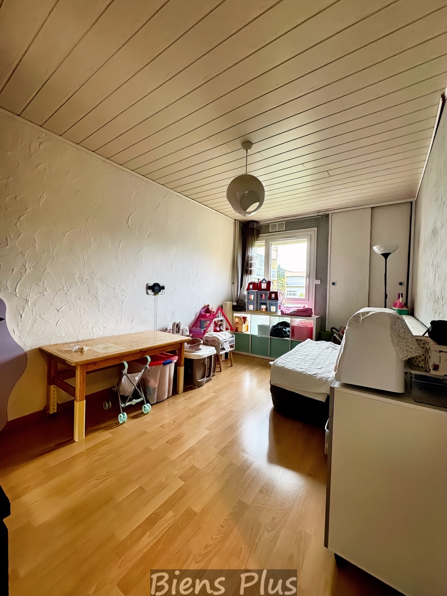 Appartement 96 m2 / 5 pièces / parking sous-sol / Cave