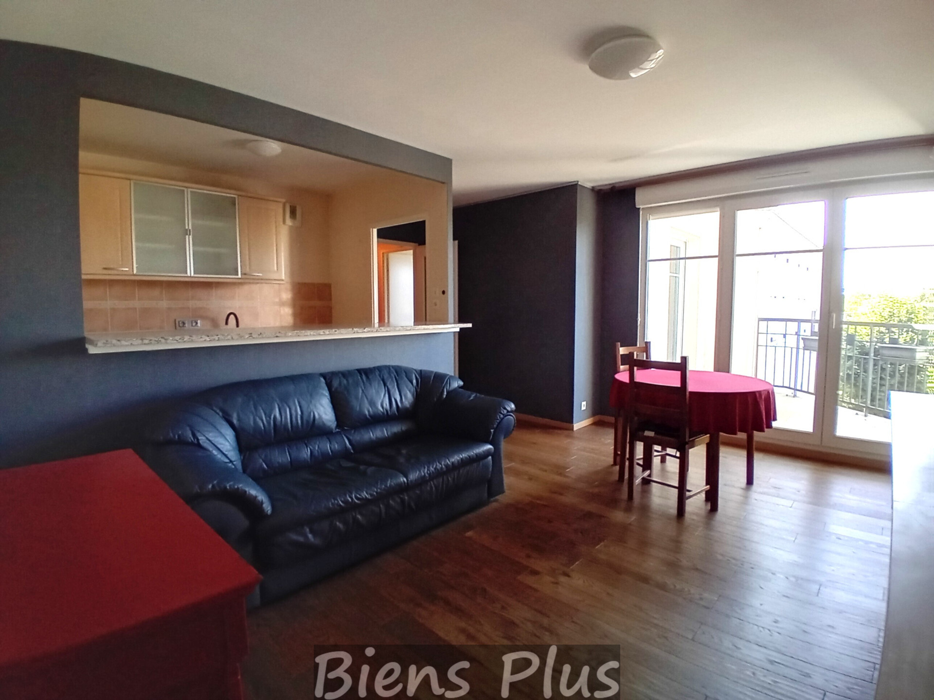 2 Pièces Coignieres + box + parking + balcon