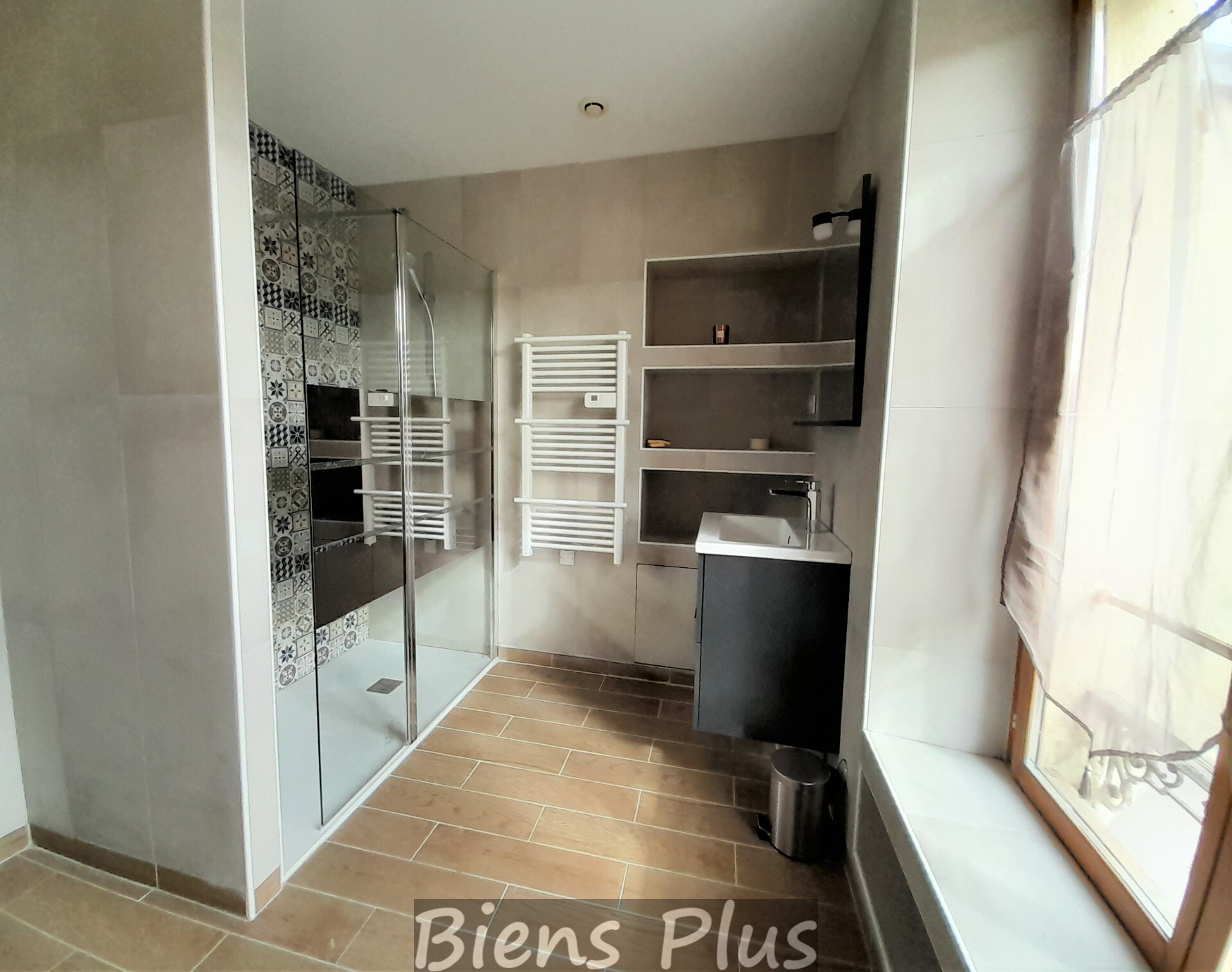Beau duplex - 3 pièces - 2 PKG