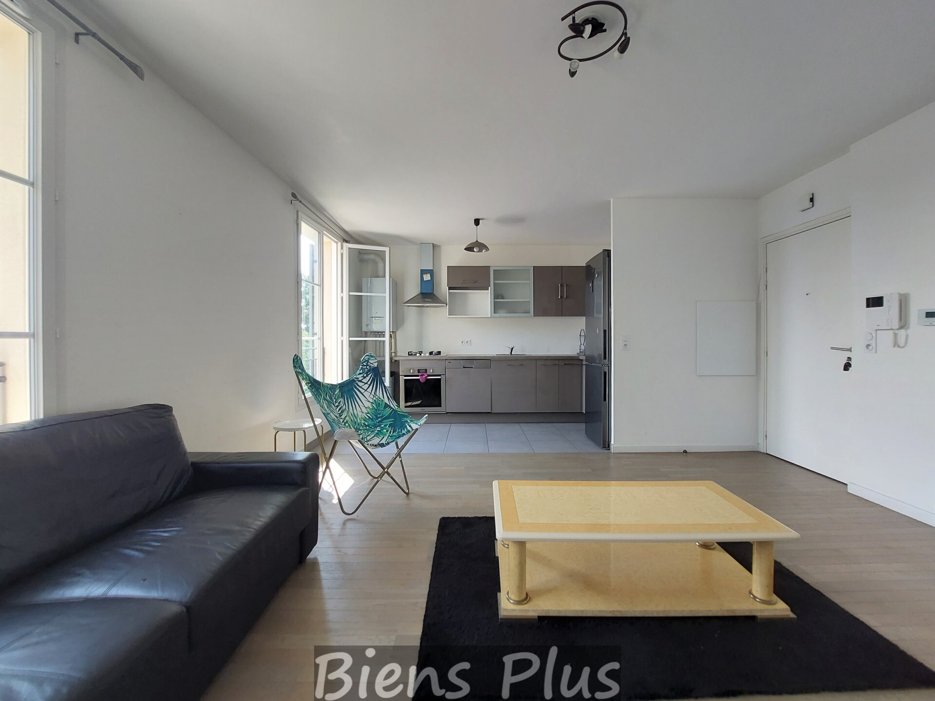 Appartement de 3 Pièces - 57.84 m² - Box - Parking