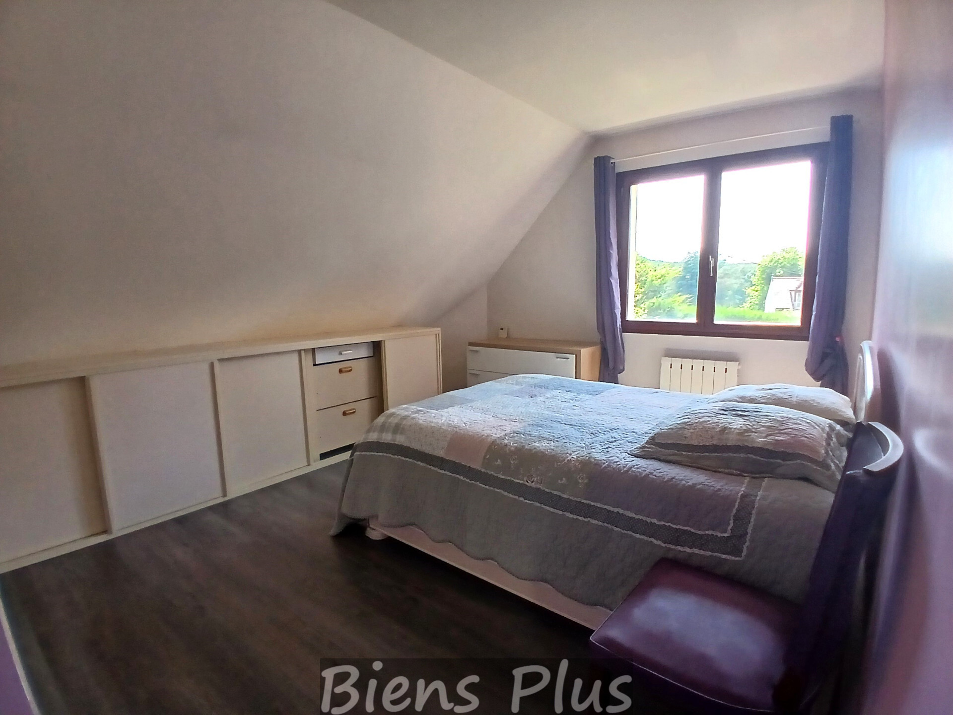 Maison de 159 m² sur un terrain de 2300m² environ.