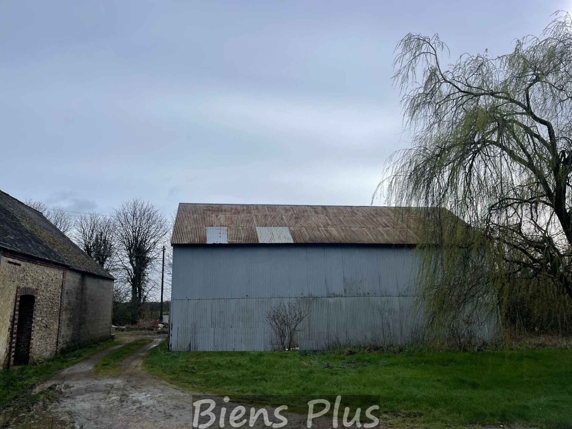 Longère à rénover sur 4 HA de terrain